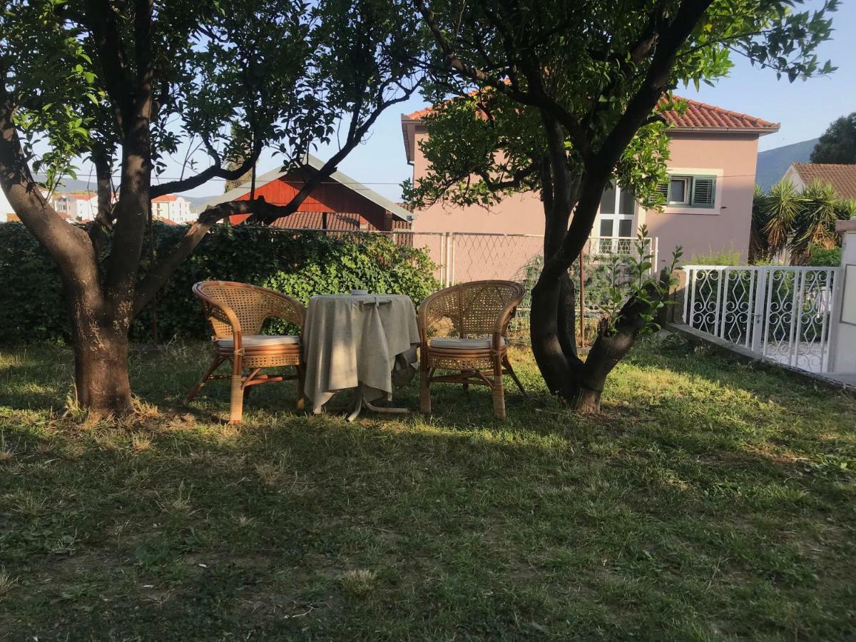 Apartmani Konjevic ヘルツェグ・ノヴィ エクステリア 写真