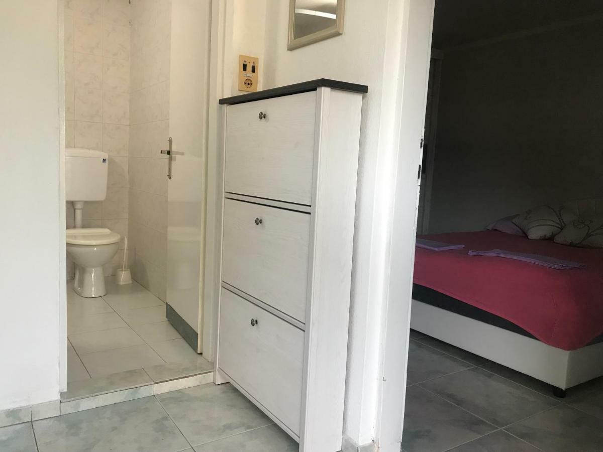 Apartmani Konjevic ヘルツェグ・ノヴィ エクステリア 写真