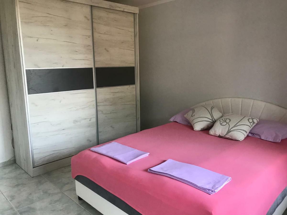 Apartmani Konjevic ヘルツェグ・ノヴィ エクステリア 写真