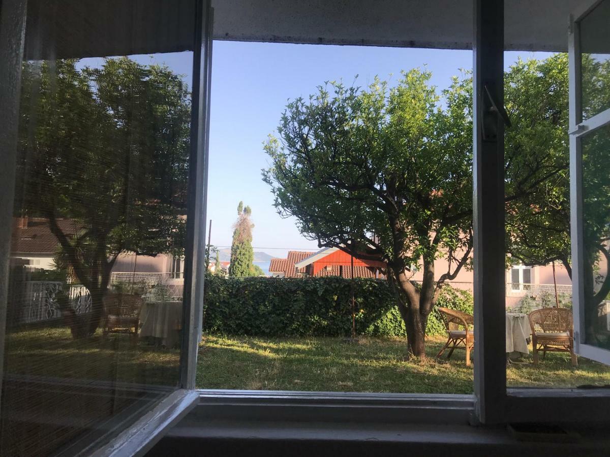Apartmani Konjevic ヘルツェグ・ノヴィ エクステリア 写真