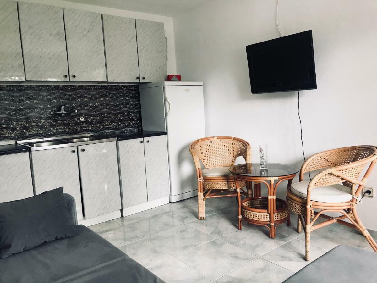 Apartmani Konjevic ヘルツェグ・ノヴィ エクステリア 写真